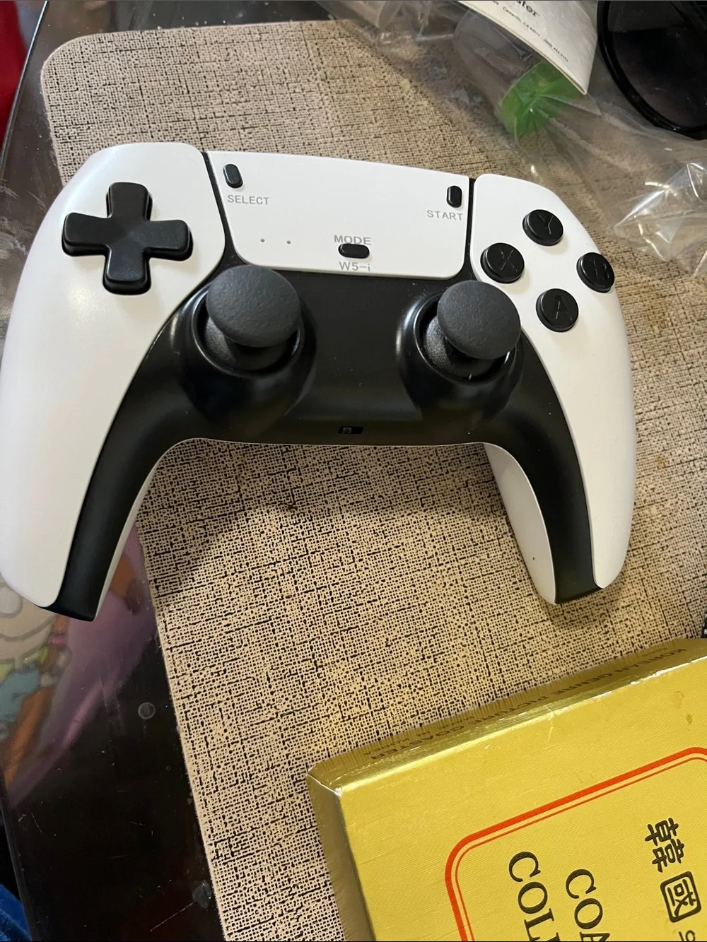 Wireless Game Controller W5-i - White and Black